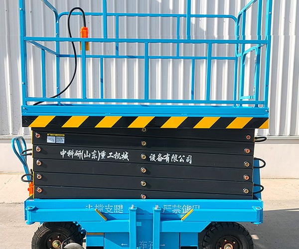 马龙自行走升降机